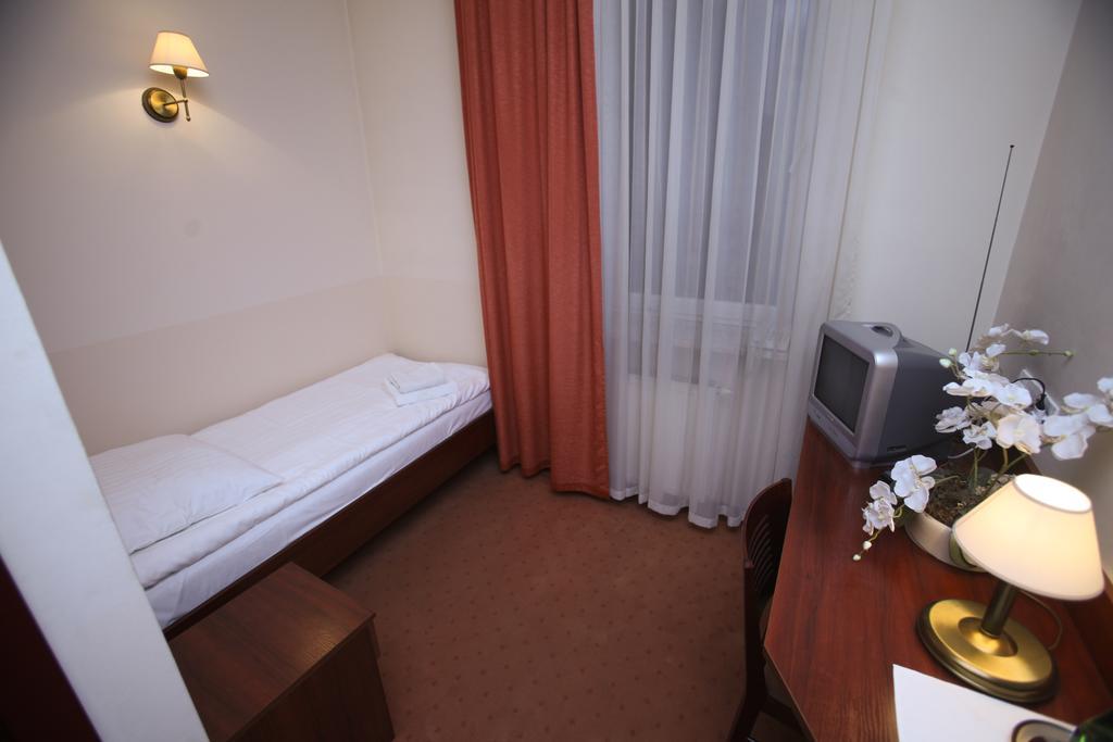 Hotel Kameralny Kielce Phòng bức ảnh
